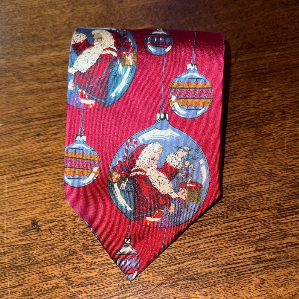 Hunters Bay Festive Red Santa 100% Silk Tie Made in USA